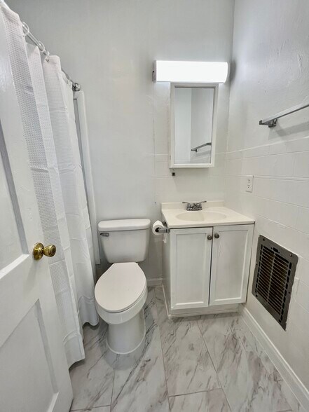 Building Photo - 2209 S Ridgeley Dr