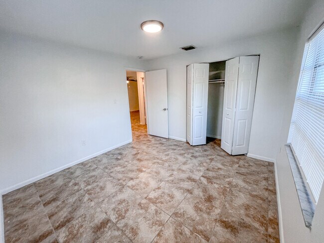 Building Photo - 122 Laidback Way