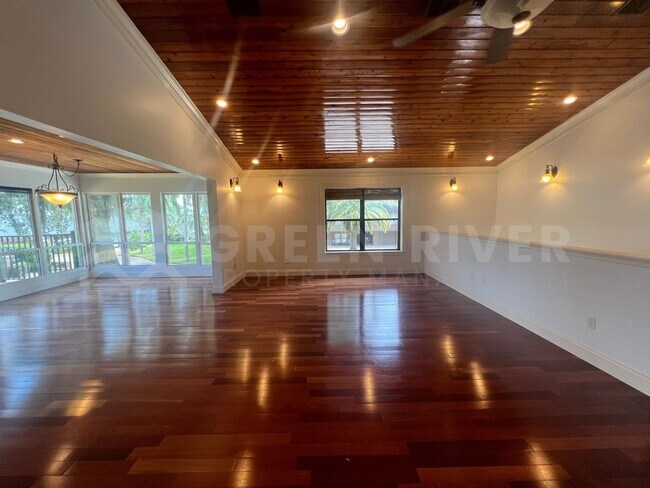 Building Photo - Amazing 4 bedroom home with St Johns River Views Available Now!