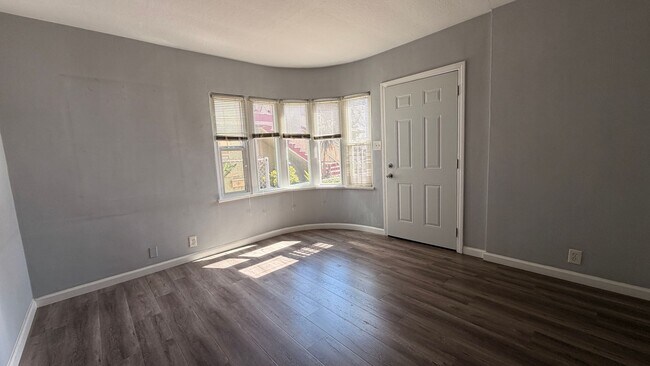 Building Photo - 6415 S Van Ness Ave