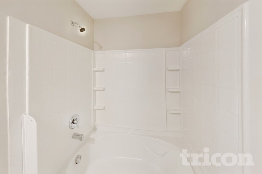 Building Photo - 215 Kirkside Dr
