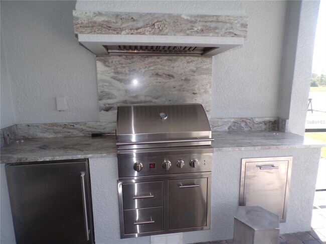 Building Photo - 15255 River Birch Ct