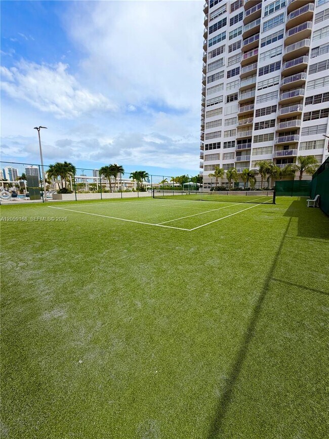 Building Photo - 18051 Biscayne Blvd