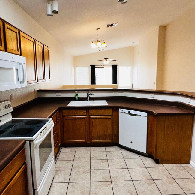 Building Photo - 949 S Racine Ln