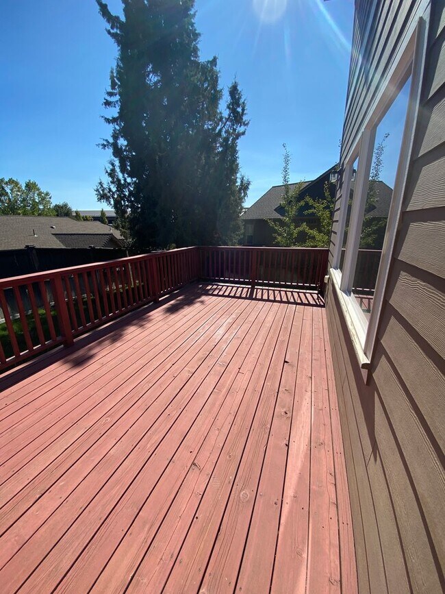 Building Photo - Gorgeous 3 bedroom spacious home in NE Ben...