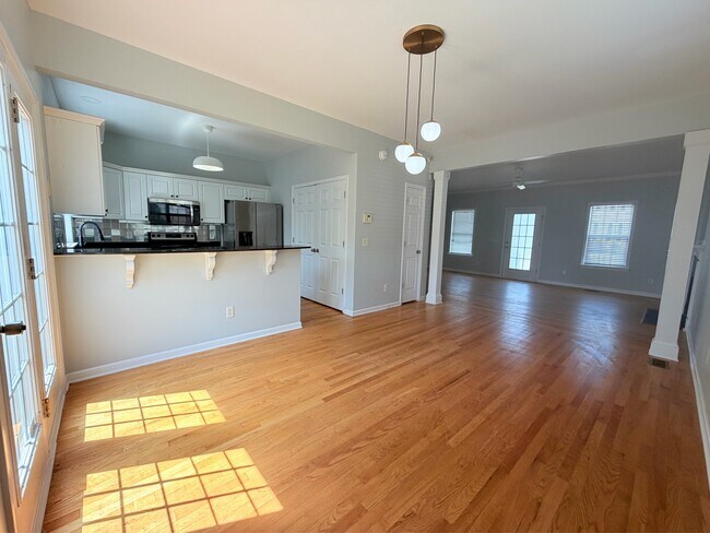Building Photo - 307 Laurel Hill Ln