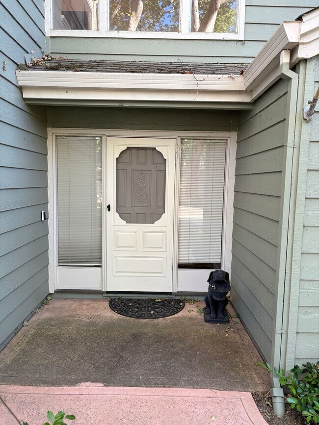 Building Photo - 1818 Stratton Cir