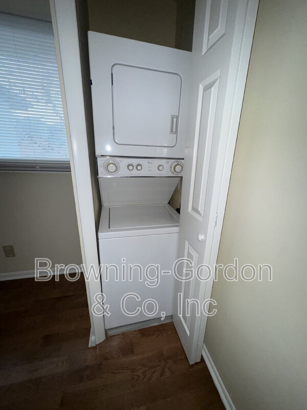 Building Photo - 201 Acklen Park Dr