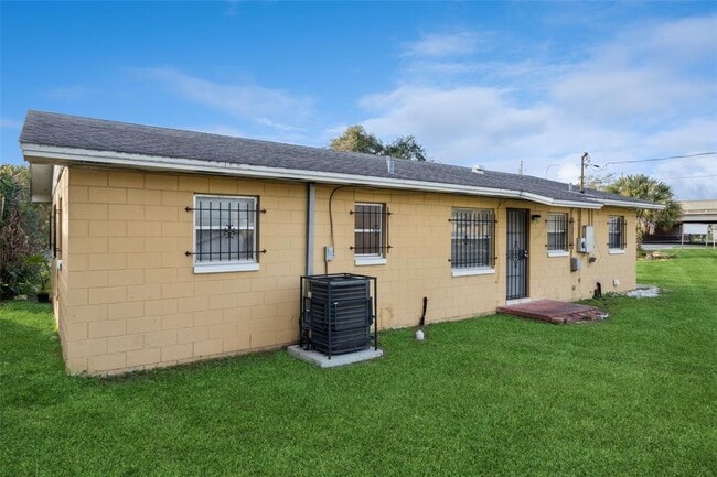 Building Photo - 715 S Westmoreland Dr