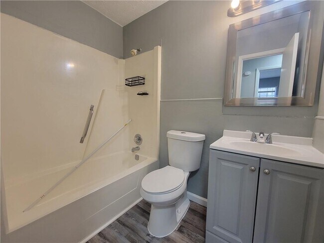 Building Photo - 1085 Mainstreet Valley Dr