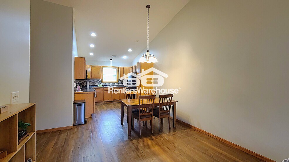 Building Photo - 280 Cedar St