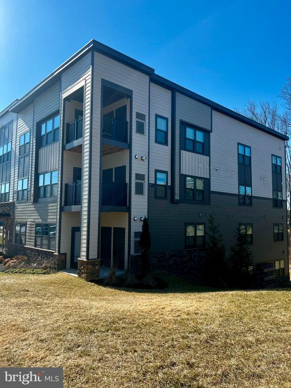 Building Photo - 10421 Resort Road