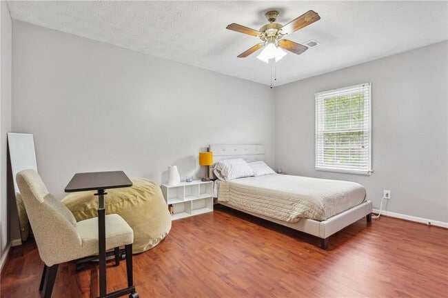 Building Photo - 102 Holcomb Ferry Rd