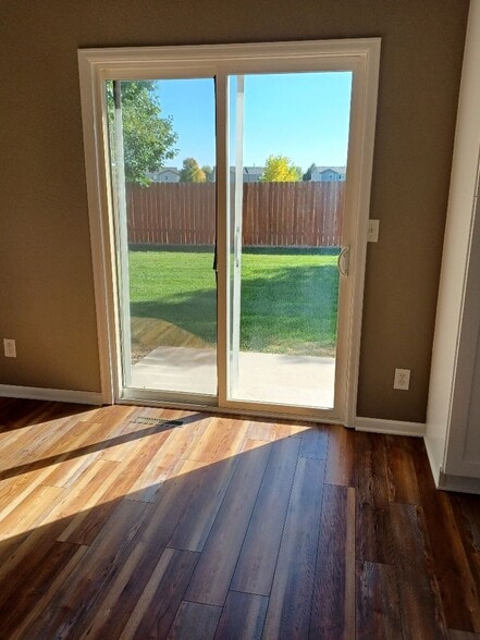 Building Photo - 3200 Rock Point Ct