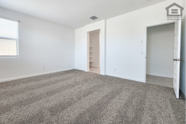 Building Photo - 40110 W Shaver Dr