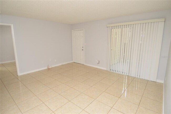 Building Photo - 8643 Mallard Reserve Dr