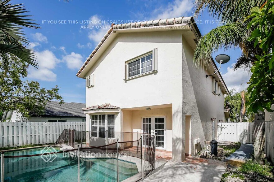 Building Photo - 621 SW 176th Ave