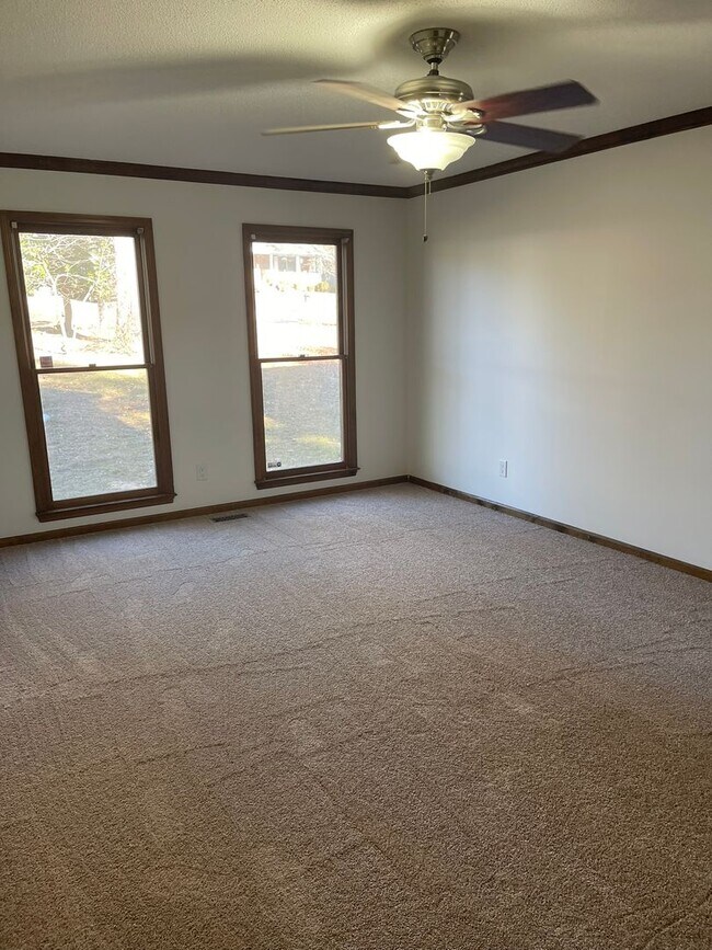 Building Photo - LAKE SHORES