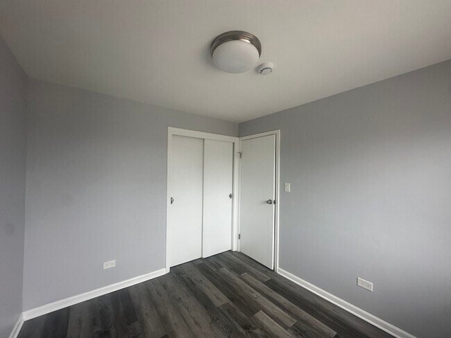 Building Photo - 8805 N Dee Rd