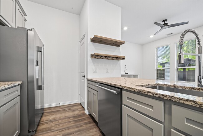 Building Photo - 4743 Glen Isle Dr