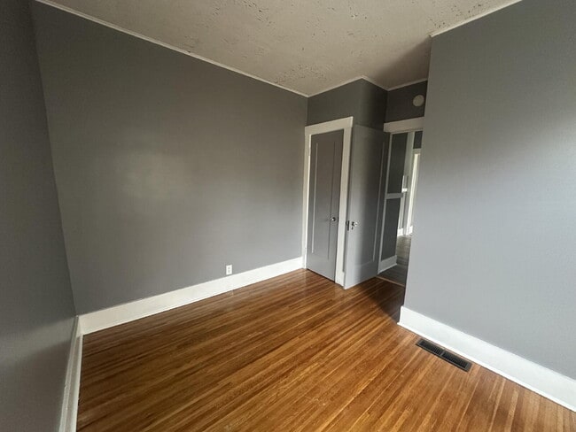 Building Photo - Beautiful two-bedroom home located in Roch...