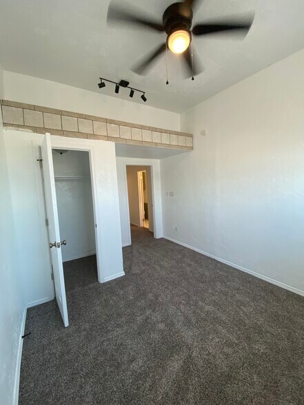 Building Photo - 530 Westwood Ct
