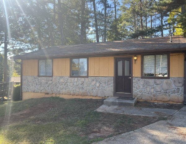 Building Photo - 1074 Sparrow Ct