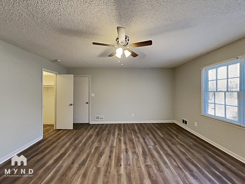 Building Photo - 121 Chip Pl