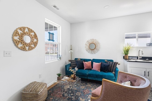 Building Photo - 416/418 Novelty St