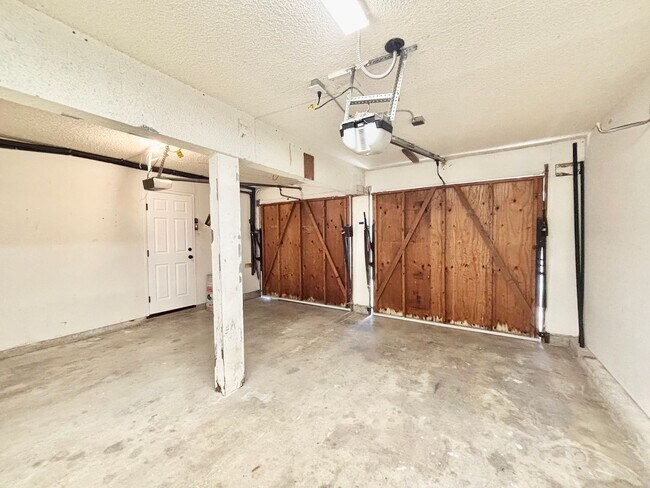 Building Photo - Silver Strand Beach | 4 Bed | 2 Bath | Bea...