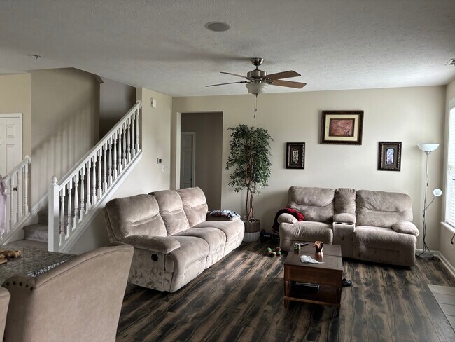 Building Photo - 1569 Dorset Dr