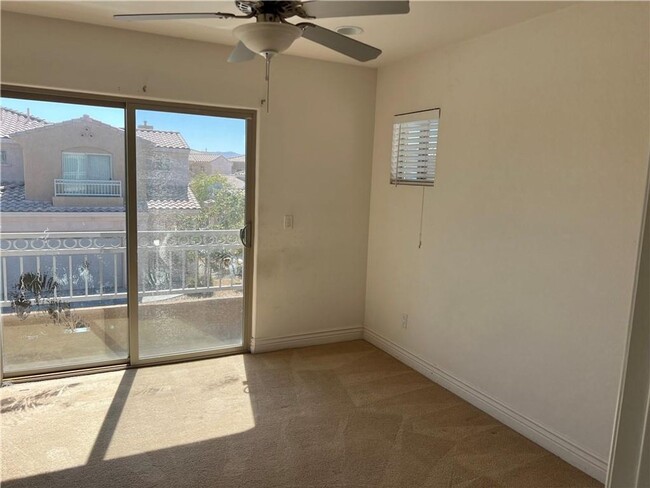Building Photo - Spacious Condo