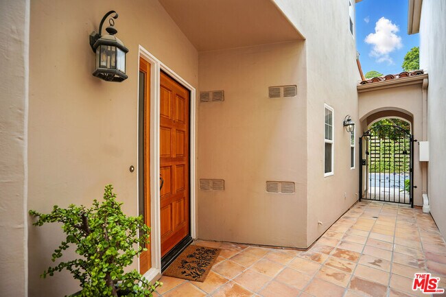Building Photo - 6440 Lunita Rd