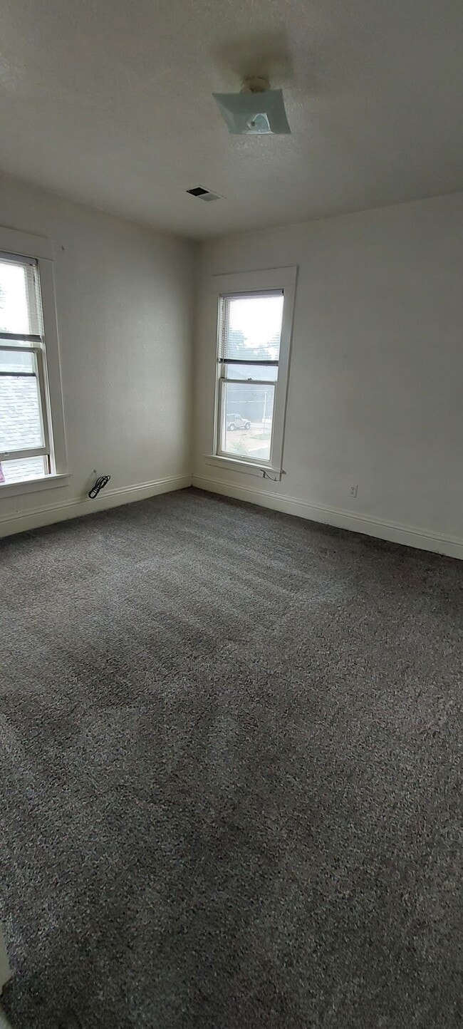 Building Photo - (1614 8th Ave)