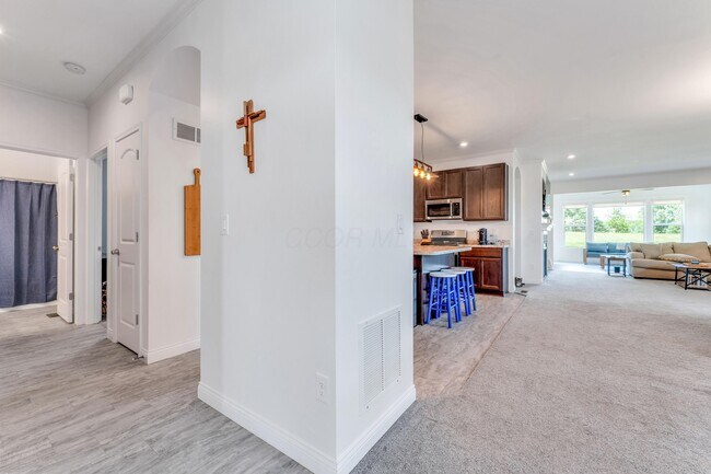 Building Photo - 8619 Landrace Dr