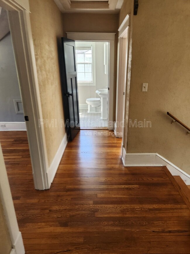 Building Photo - 39 Westover Dr