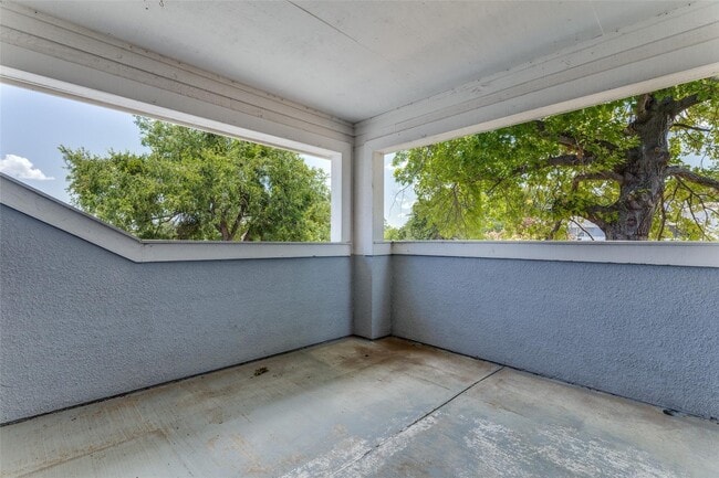 Building Photo - 606 Ridgeline Dr