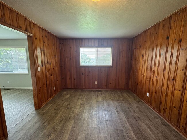 Building Photo - Nice 3/1 House in Lindale- $1,395