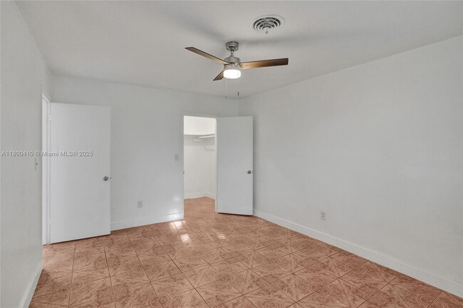 Building Photo - 16980 N Miami Ave