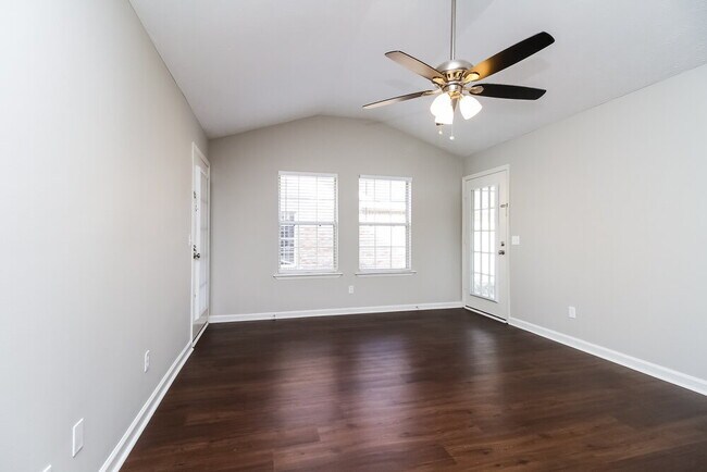 Building Photo - 617 Freedom Ct