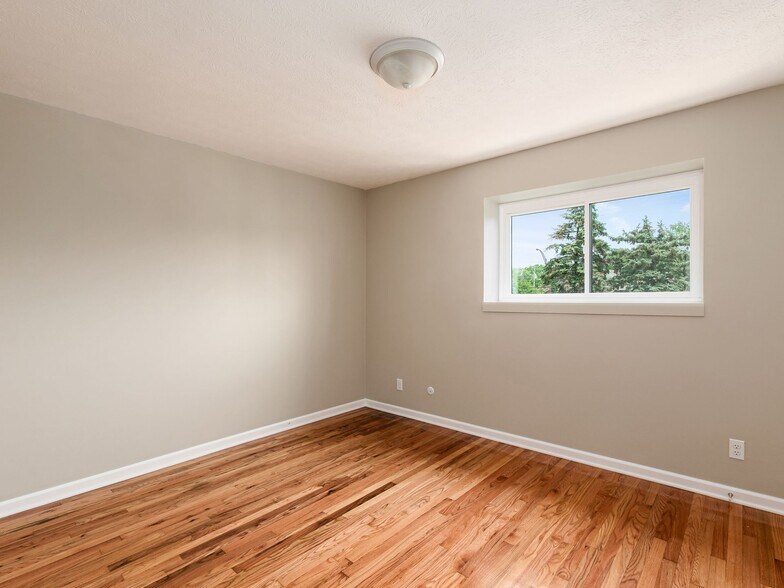 Building Photo - 1766 Willoway Cir S