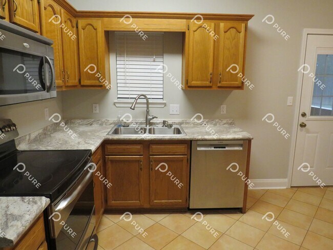 Building Photo - 202 Marlboro Way