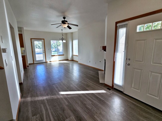 Building Photo - *360 TOUR AVAILABLE* Beautifully Remodeled...