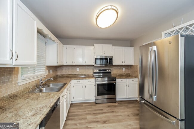 Building Photo - 3330 Dogwood Dr