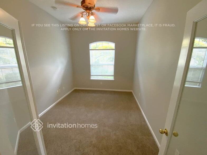 Building Photo - 153 Oak Common Ave