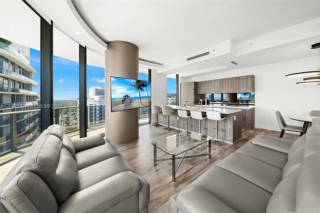 Building Photo - 801 S Miami Ave