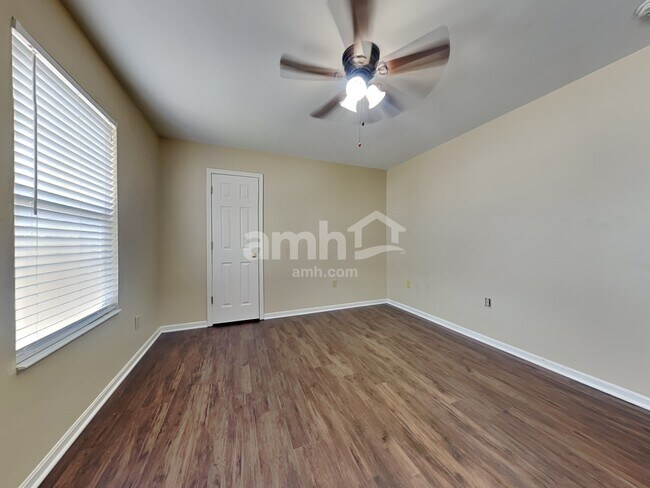 Building Photo - 6443 Lantern Way