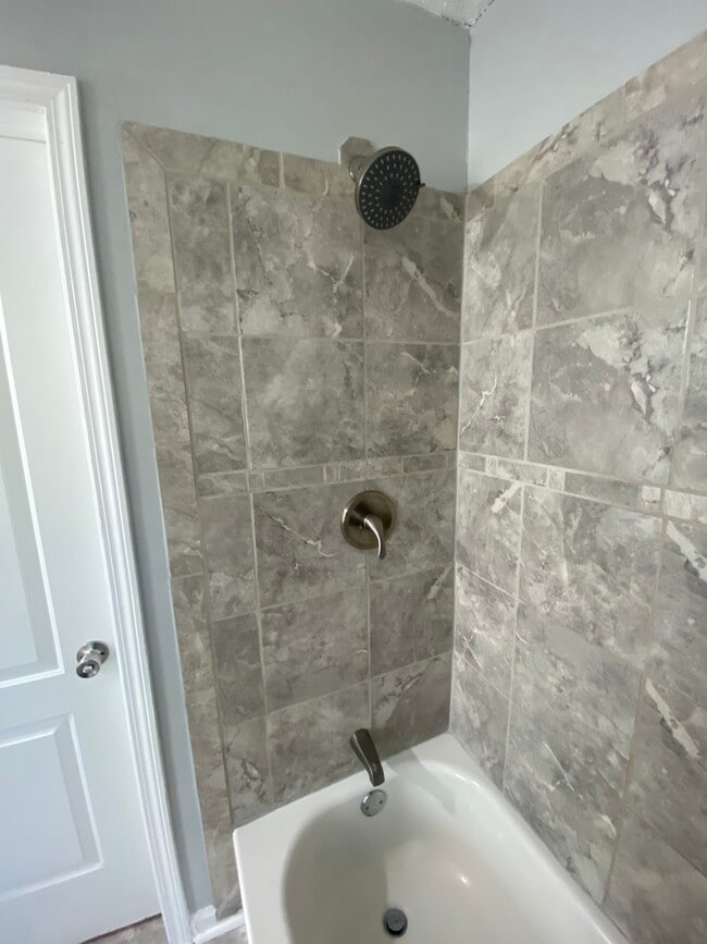 Building Photo - 2206 Emerson Pl