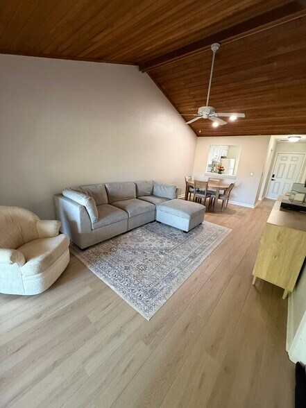 Building Photo - 9311 Lennex Ln