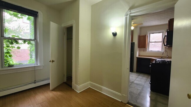 Building Photo - 86 Tonnelle Ave